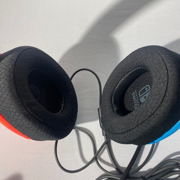 *Pre Owned* LVL40 Wired Headset - Picture 3 of 6